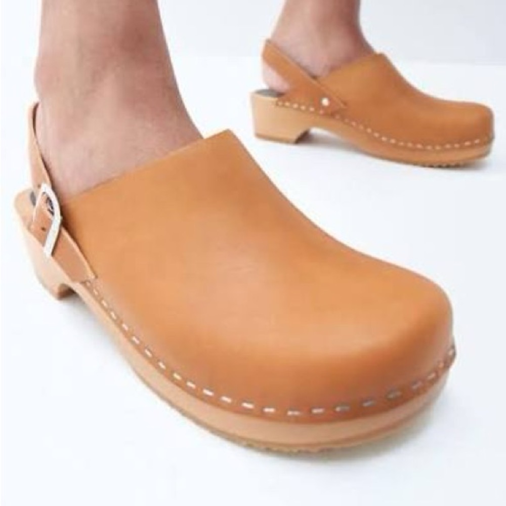 Women's Tan Clogs